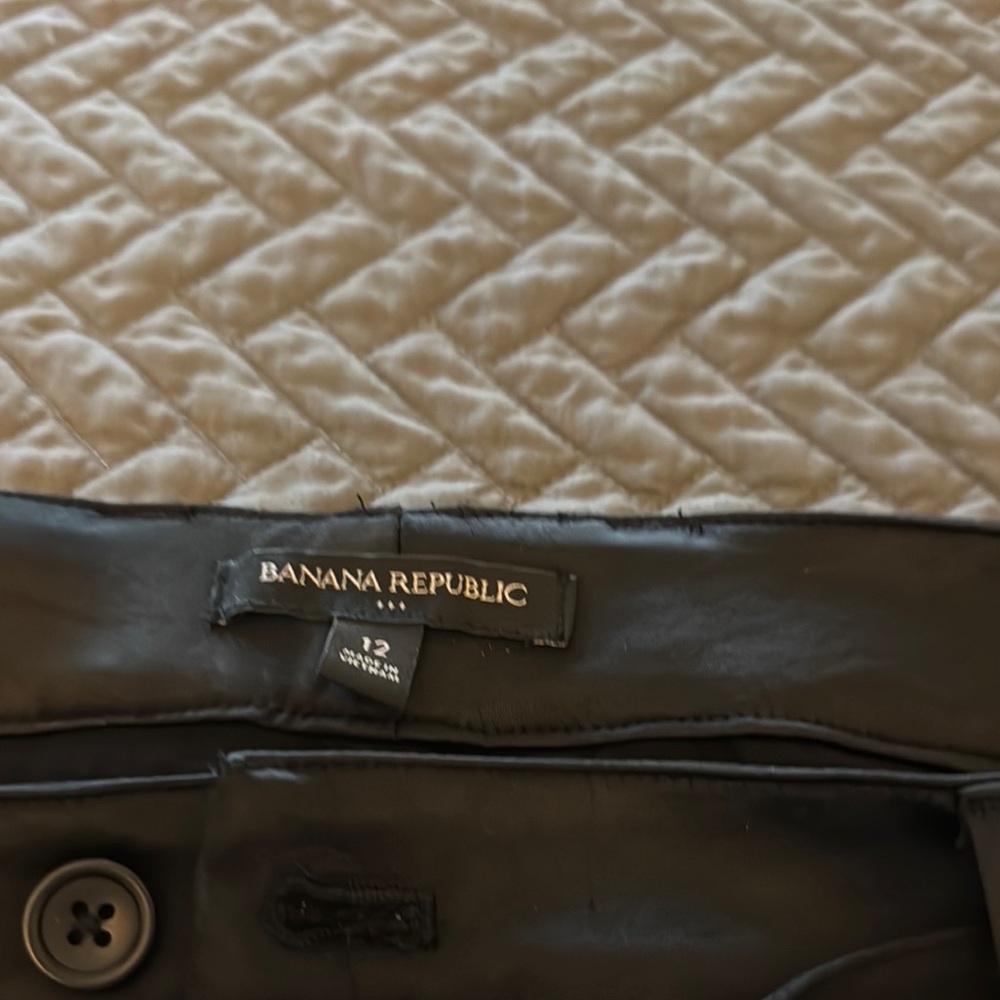 Banana Republic Elegant Black Satin High Waisted Shorts with tie belt sz 12